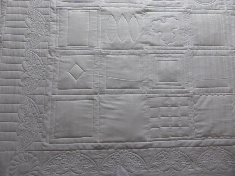 Ilse Röhrich - weisser Quilt - Rückseite(3).JPG